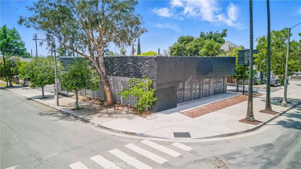 390 E Holt Avenue