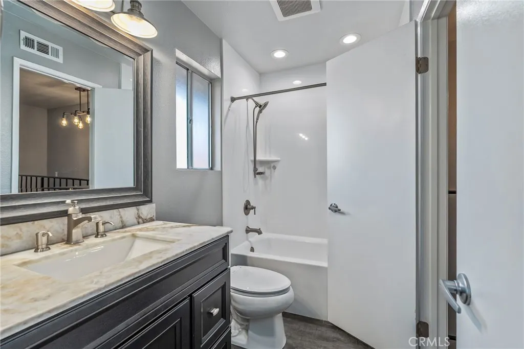 176 Whitney Avenue, #2