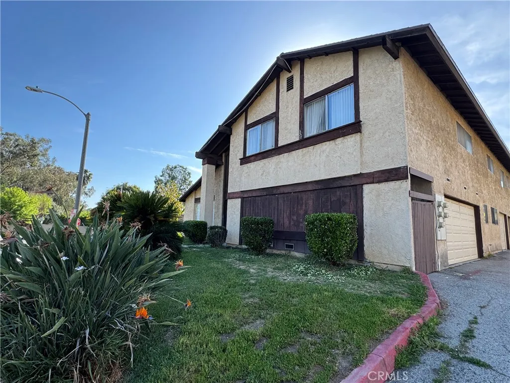 2453 S Ridgewood Drive