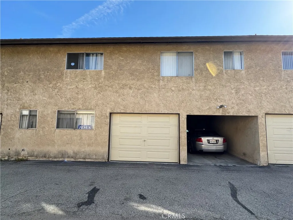 2453 S Ridgewood Drive