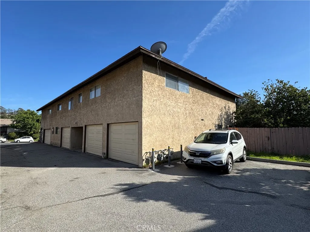 2453 S Ridgewood Drive