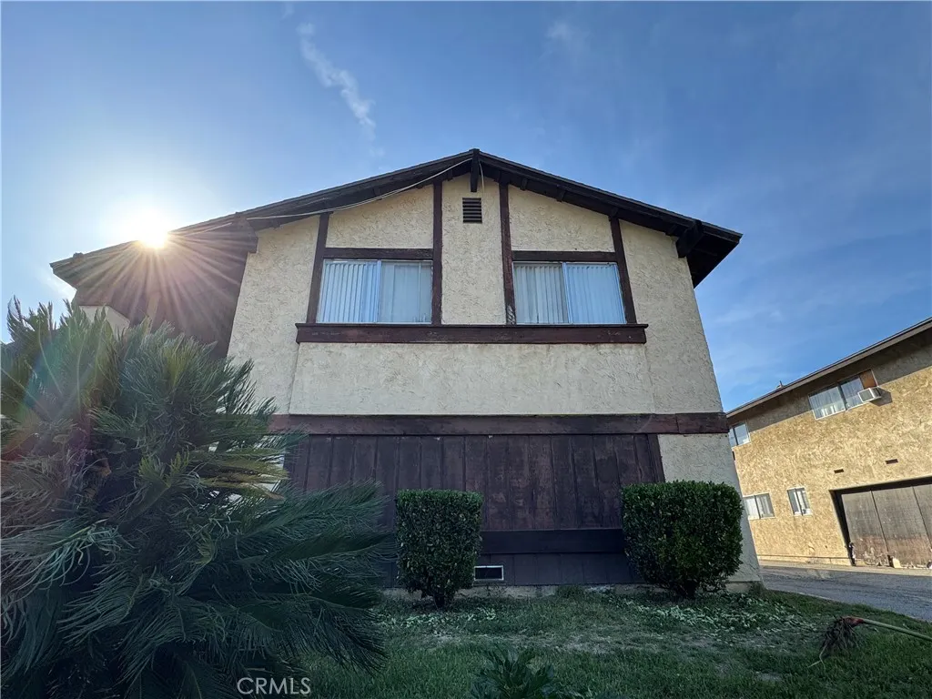 2453 S Ridgewood Drive