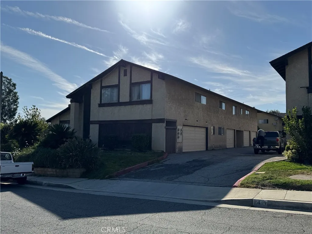 2453 S Ridgewood Drive
