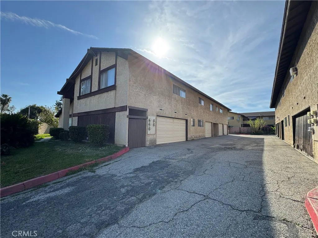 2453 S Ridgewood Drive