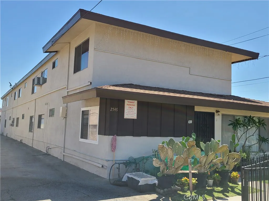2546 Potrero Avenue