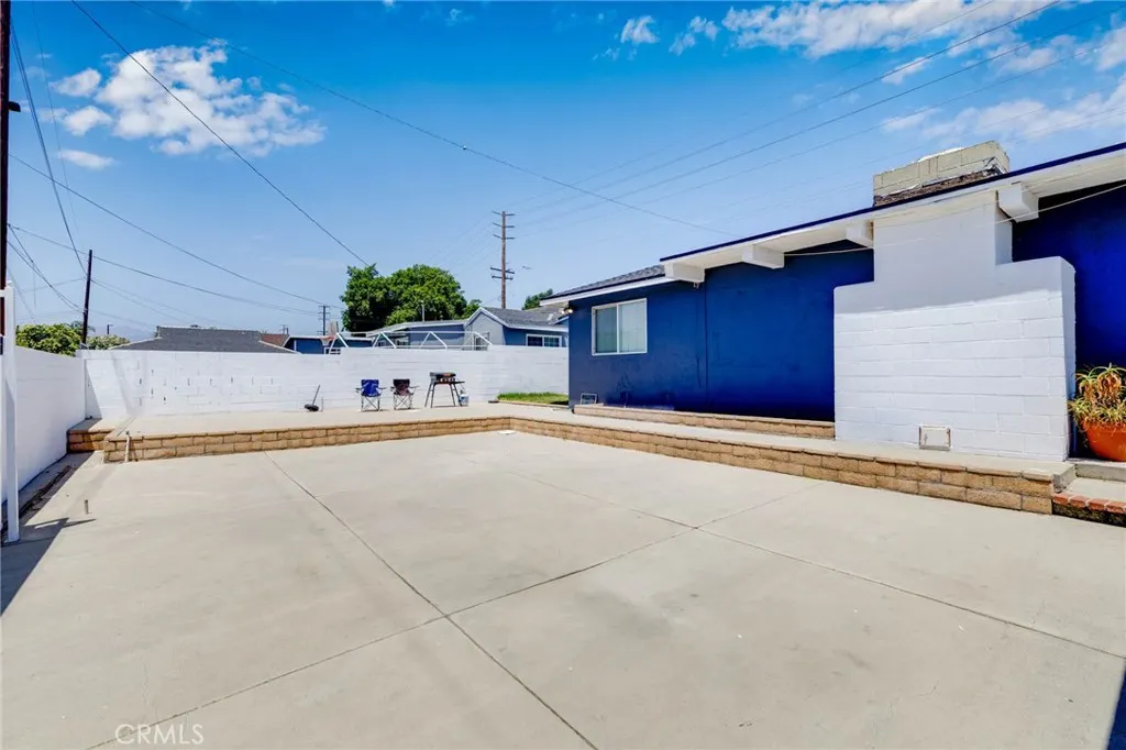 235 S Azusa Avenue