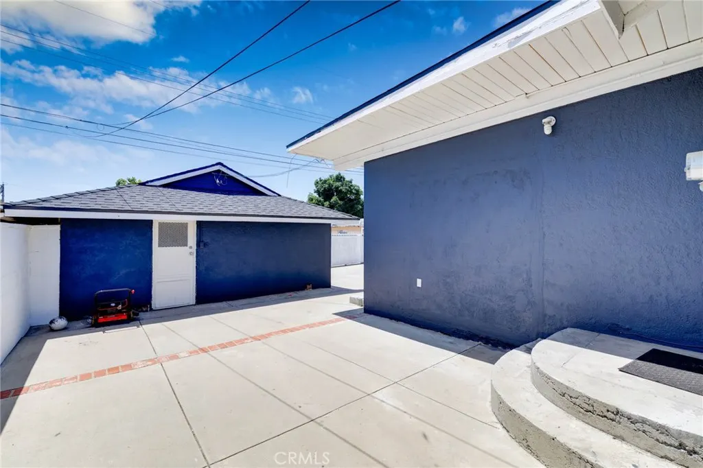 235 S Azusa Avenue