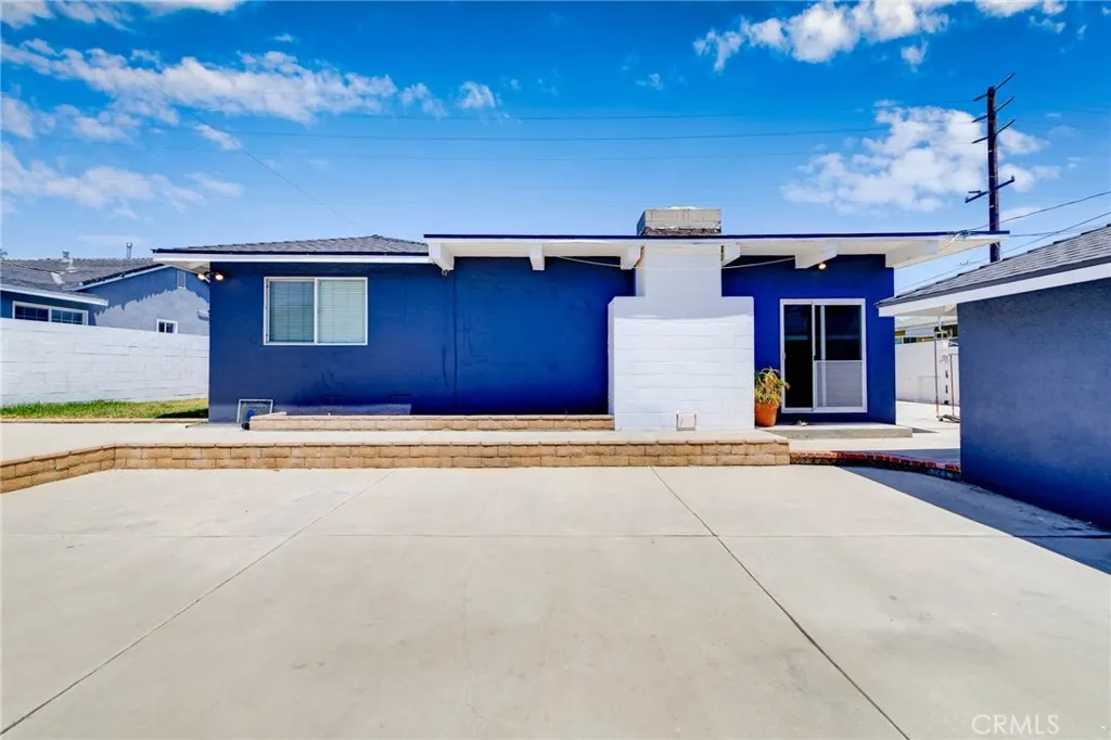 235 S Azusa Avenue