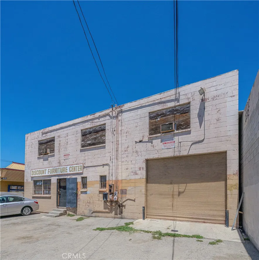 520 E Holt Avenue