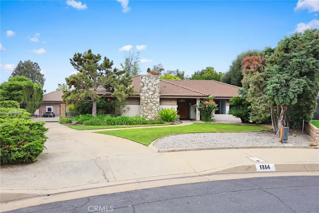1314 Pebble Springs Lane