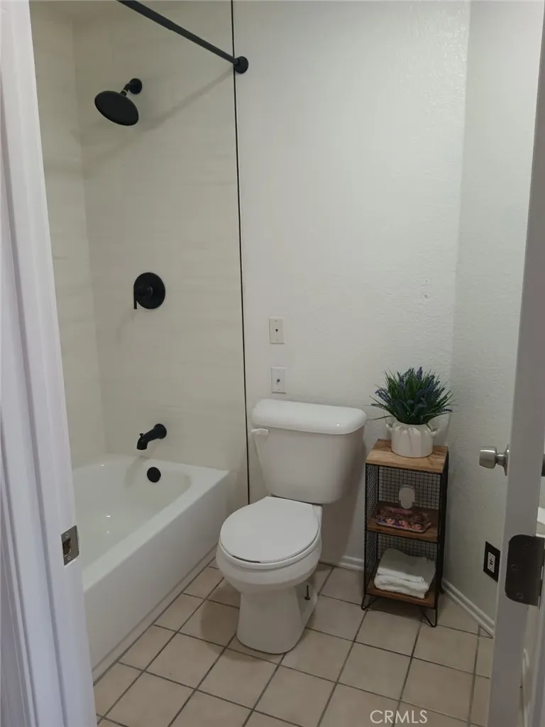 4900 N Grand Avenue, #325