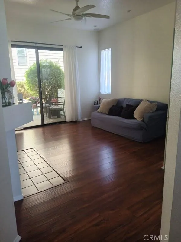 4900 N Grand Avenue, #325