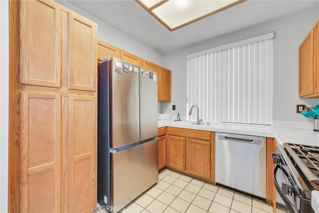 4900 N Grand Avenue, #325