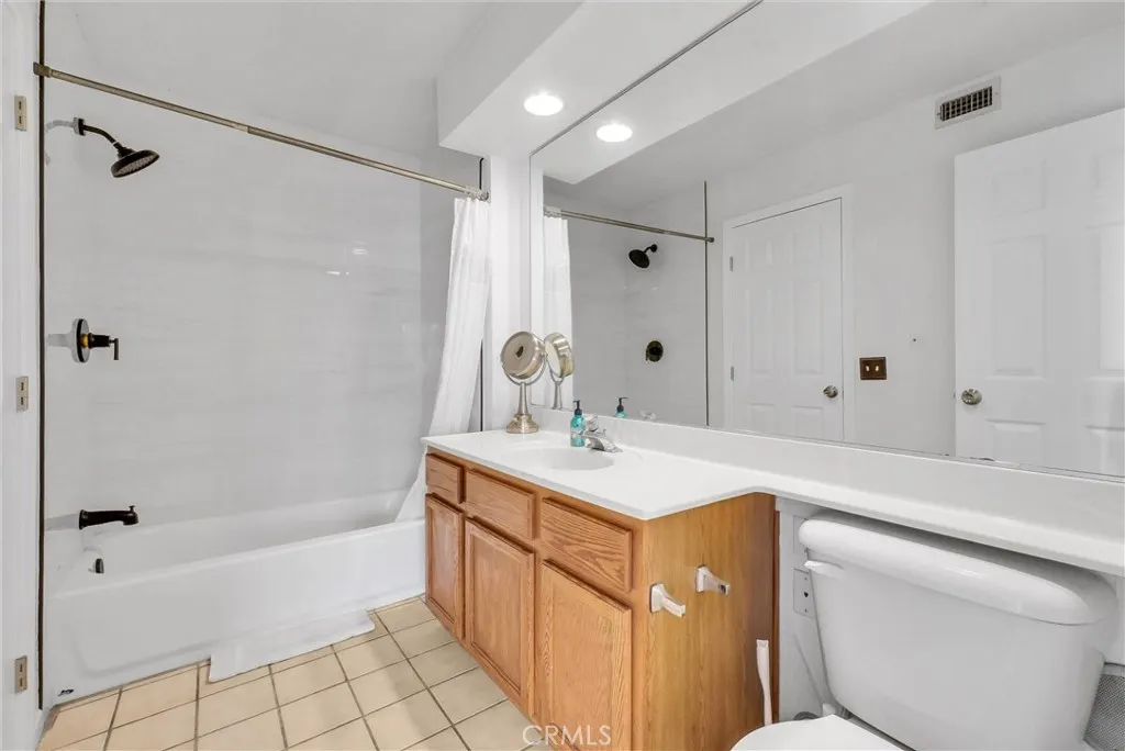 4900 N Grand Avenue, #325