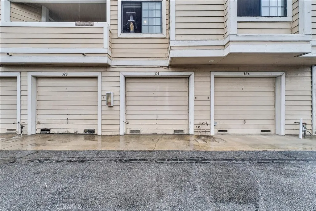 4900 N Grand Avenue, #325