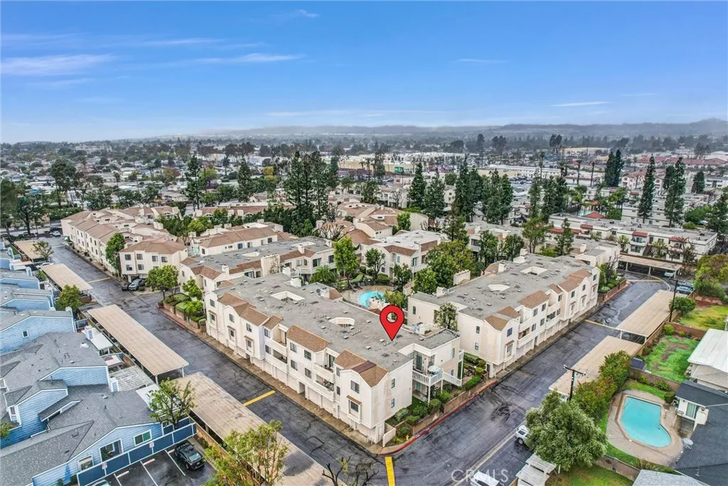 4900 N Grand Avenue, #325