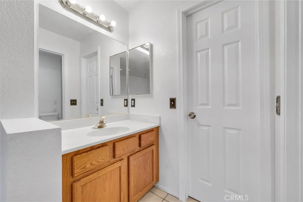 4900 N Grand Avenue, #325