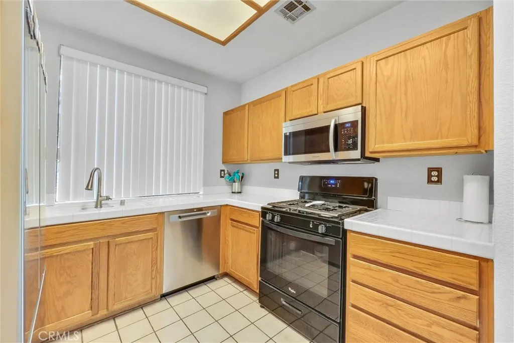4900 N Grand Avenue, #325