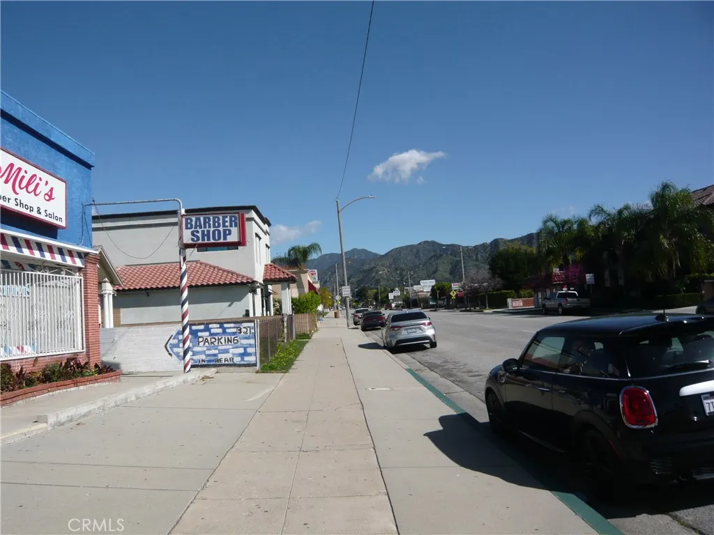 325 N Azusa Avenue