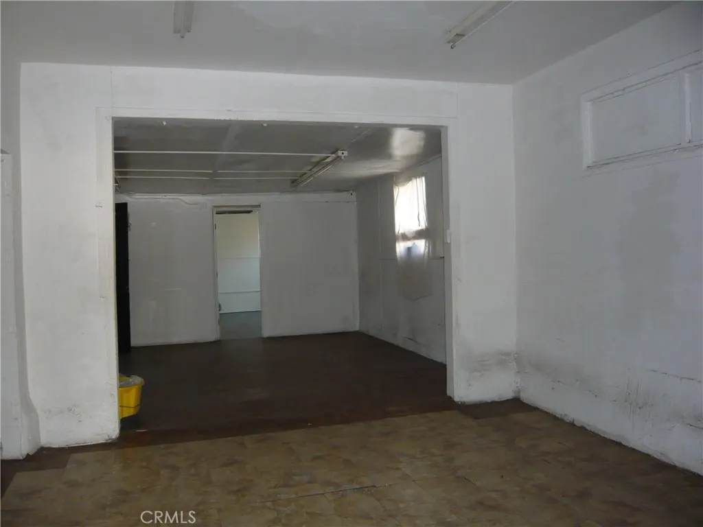 325 N Azusa Avenue