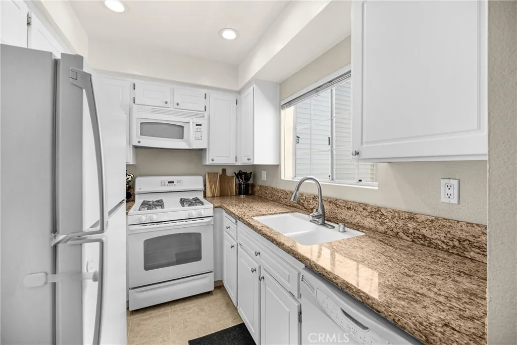 777 S Citrus Avenue, #221