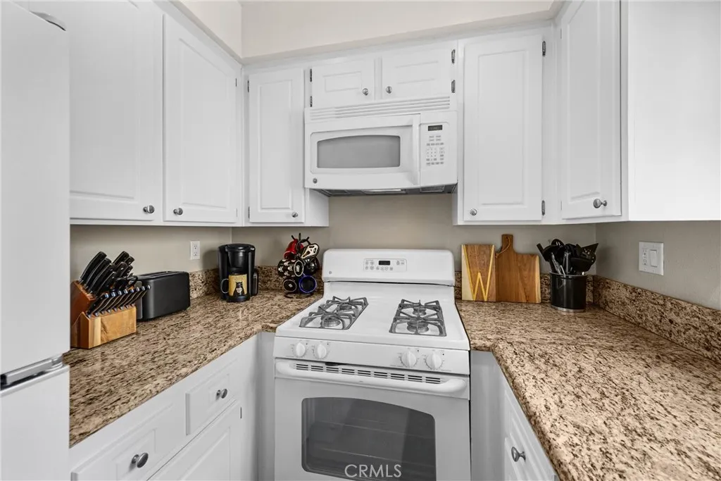 777 S Citrus Avenue, #221