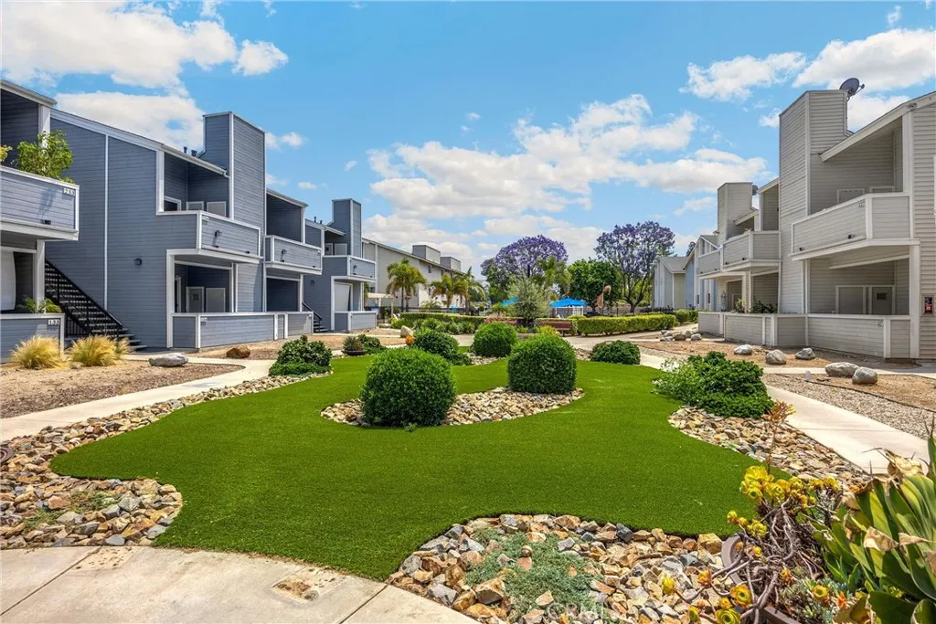 777 S Citrus Avenue, #221