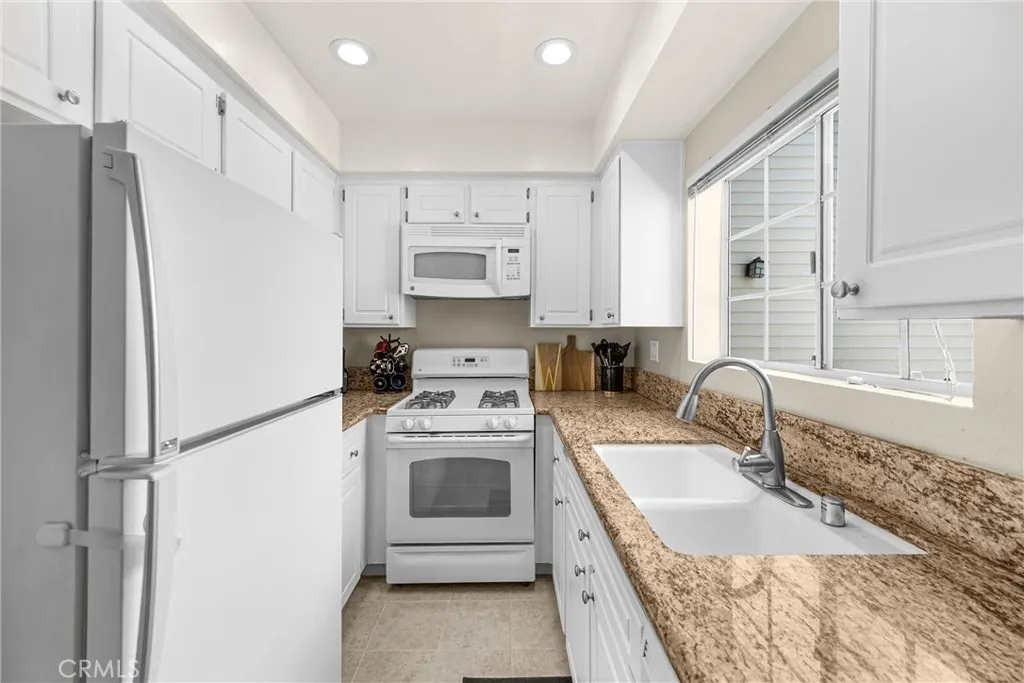 777 S Citrus Avenue, #221