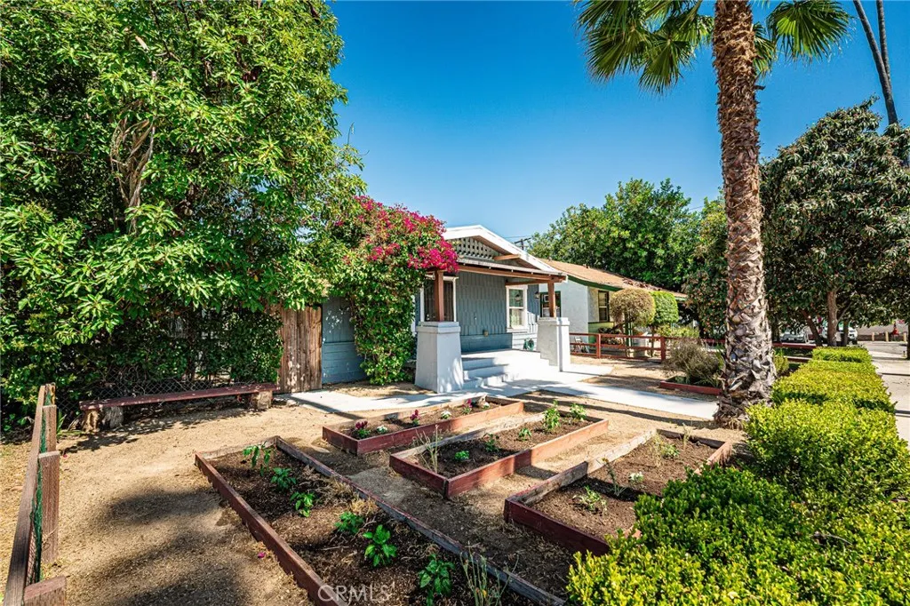 220 Palm Place