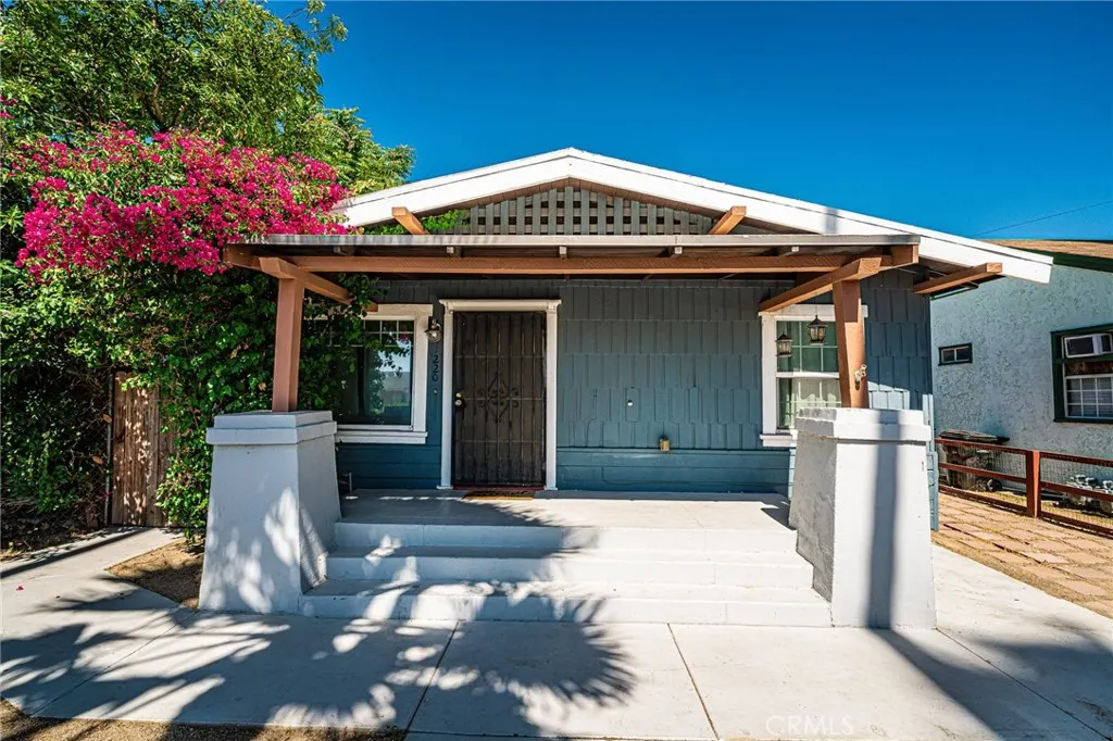 220 Palm Place