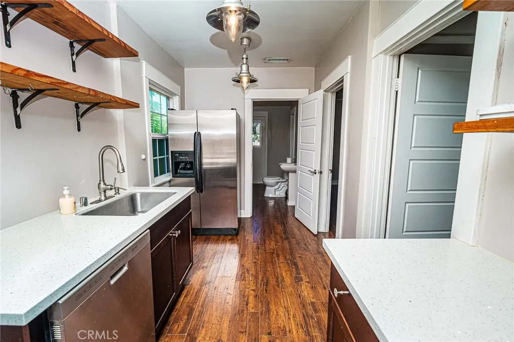 220 Palm Place