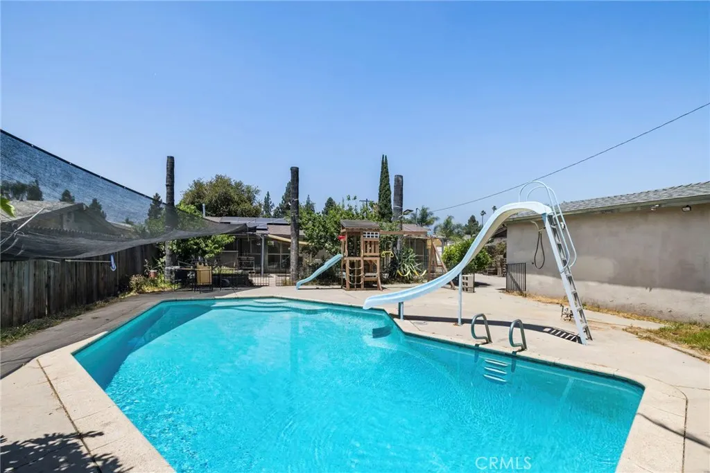 1150 W Grovecenter Street