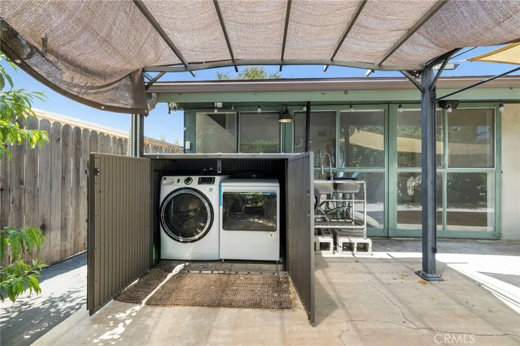 1150 W Grovecenter Street
