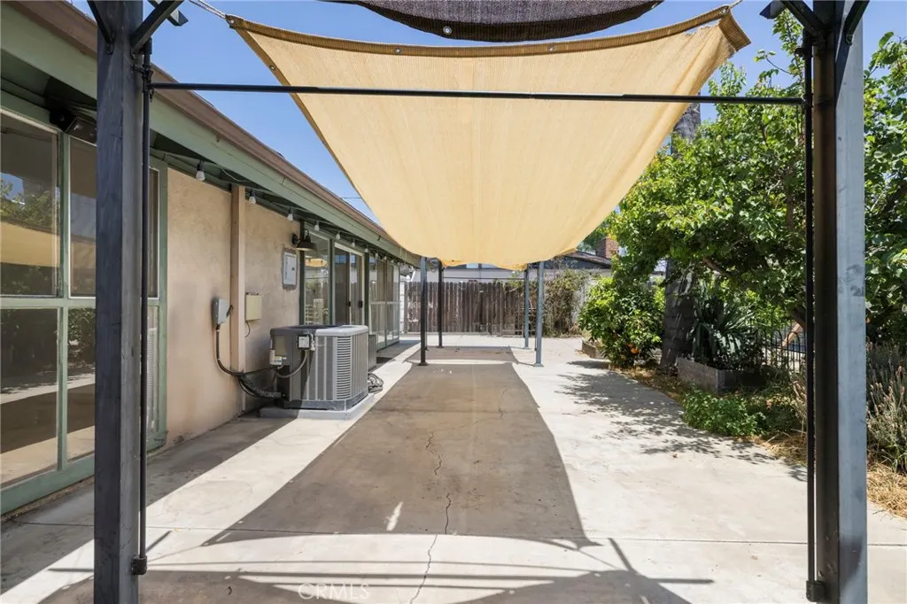 1150 W Grovecenter Street