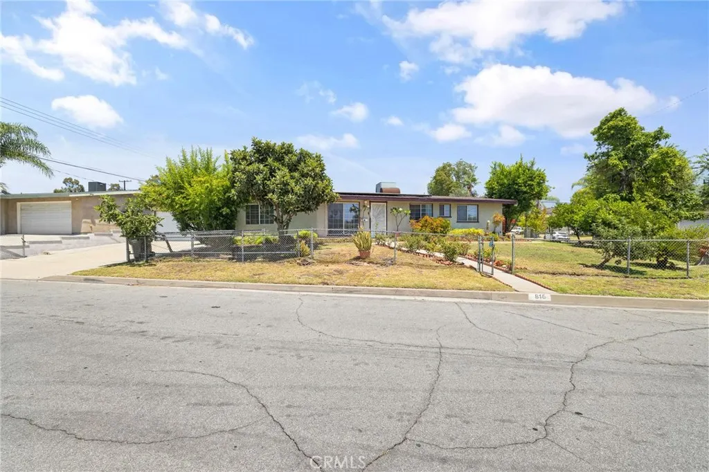 816 Delay Avenue