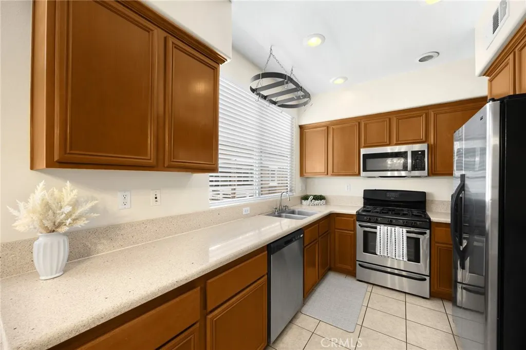 1565 Ledgestone Lane