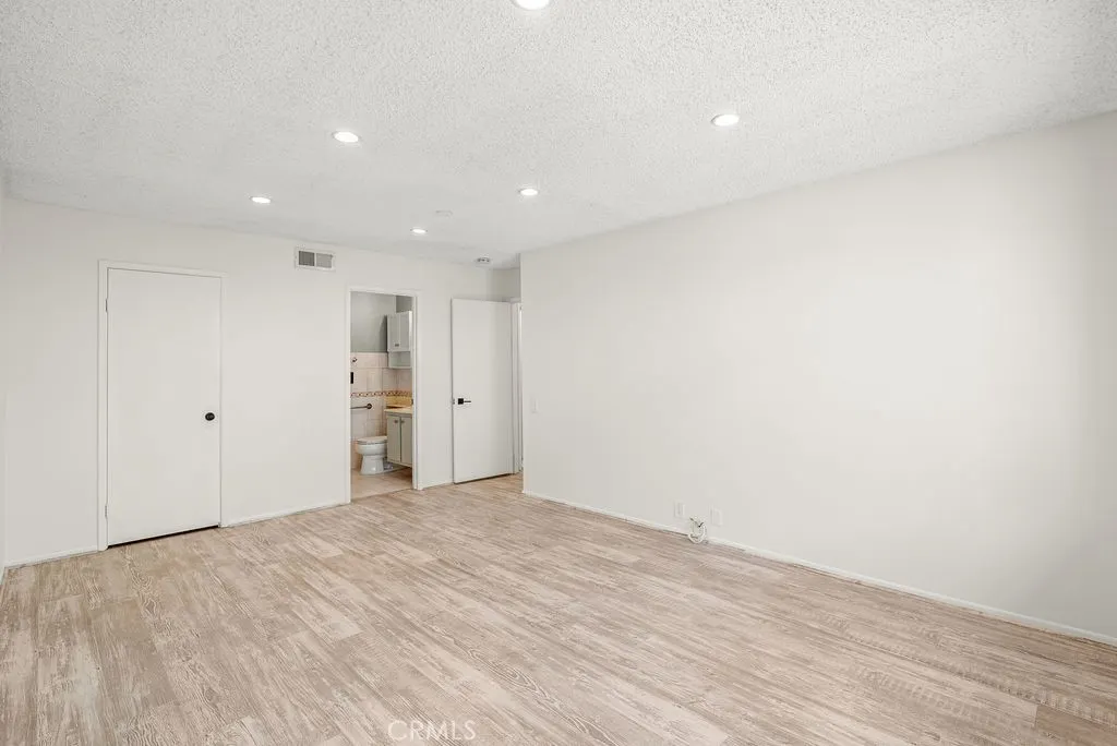 1824 Greenleaf Drive