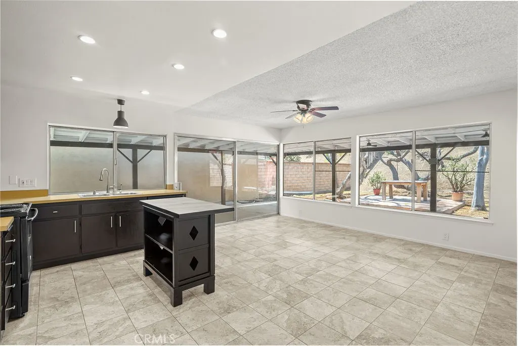1824 Greenleaf Drive