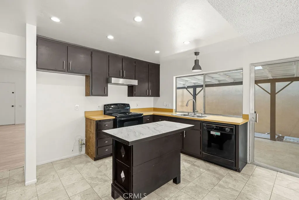 1824 Greenleaf Drive