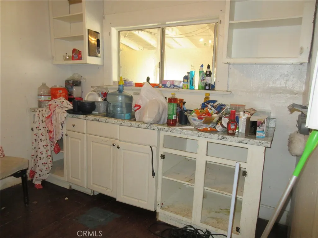 988 W 12th St