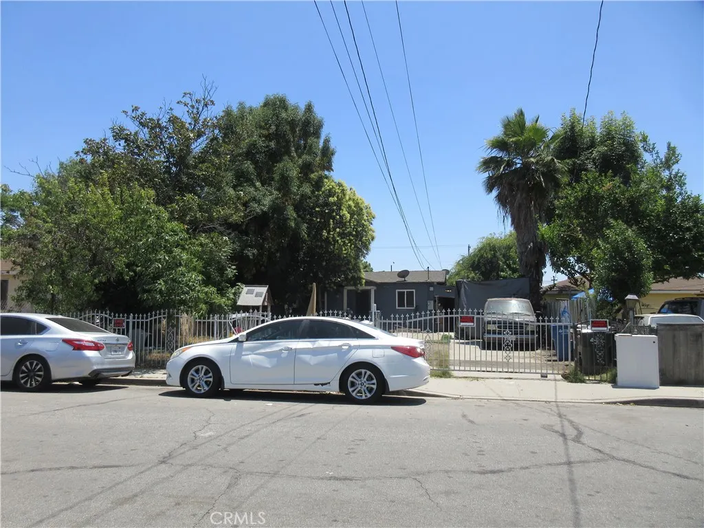 988 W 12th St