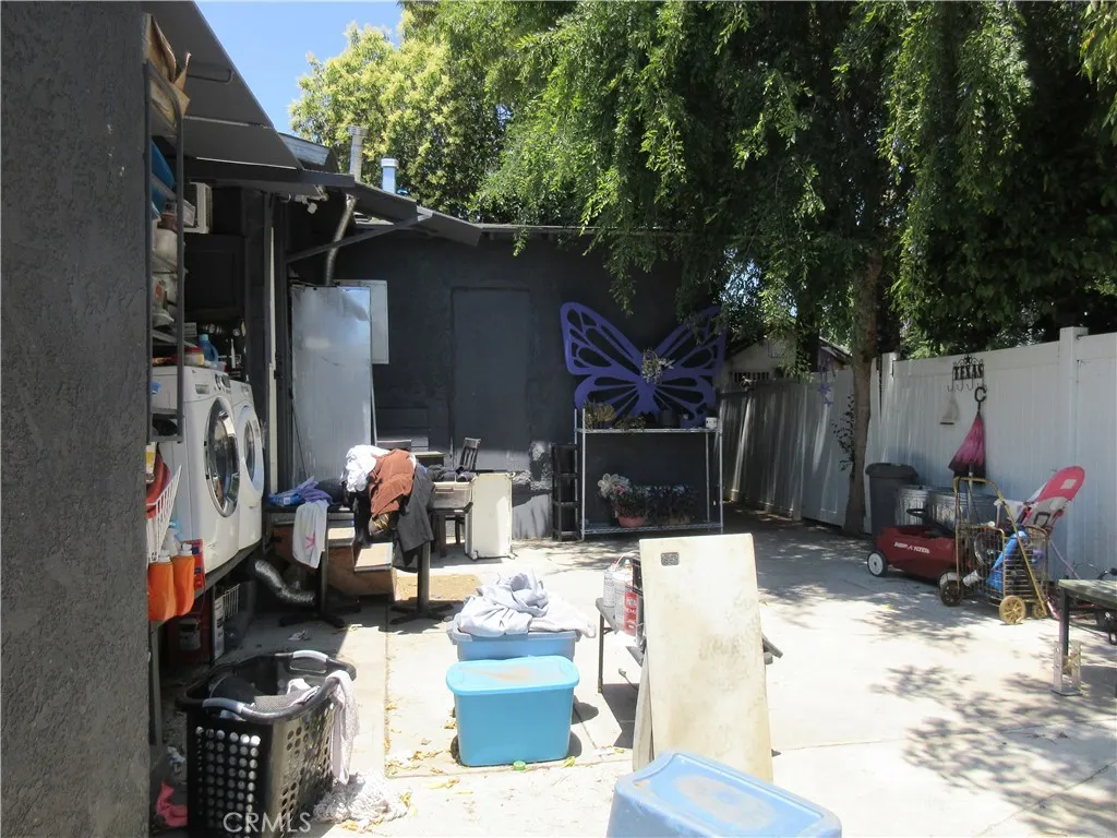 988 W 12th St
