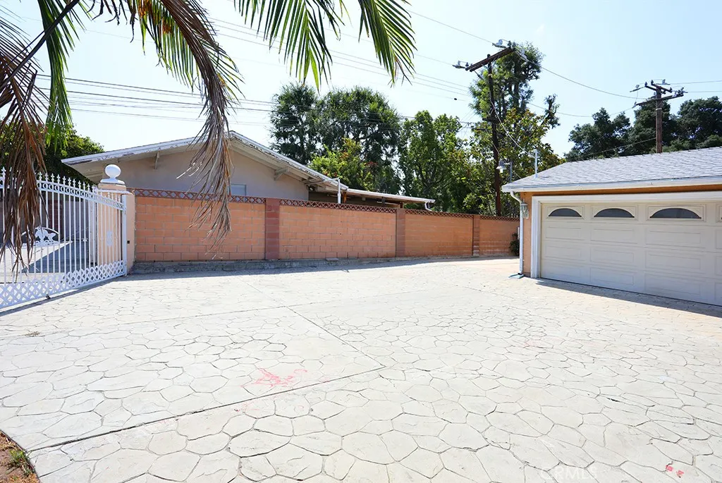 640 S Azusa Avenue