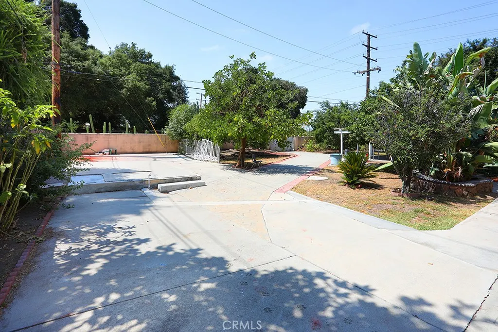 640 S Azusa Avenue