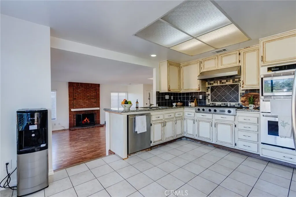 6 Hunter Point Road