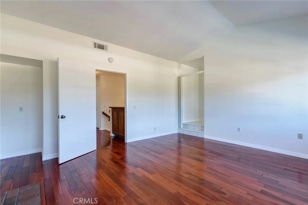 6 Hunter Point Road