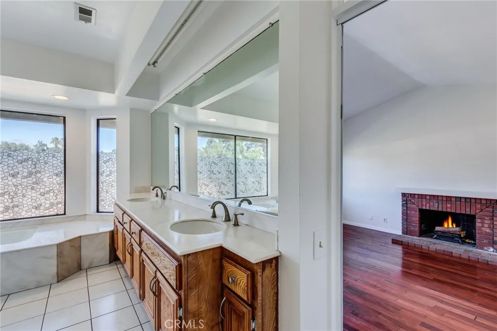 6 Hunter Point Road