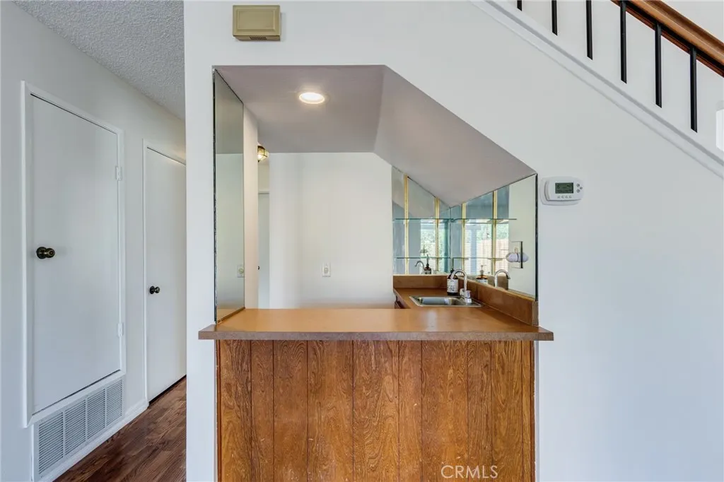 6 Hunter Point Road