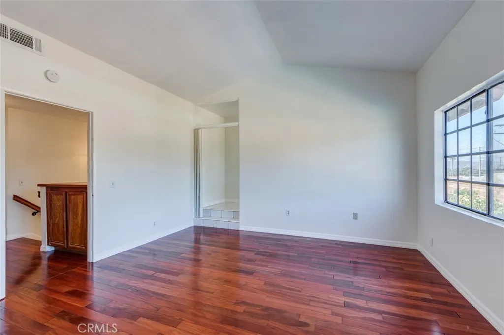 6 Hunter Point Road