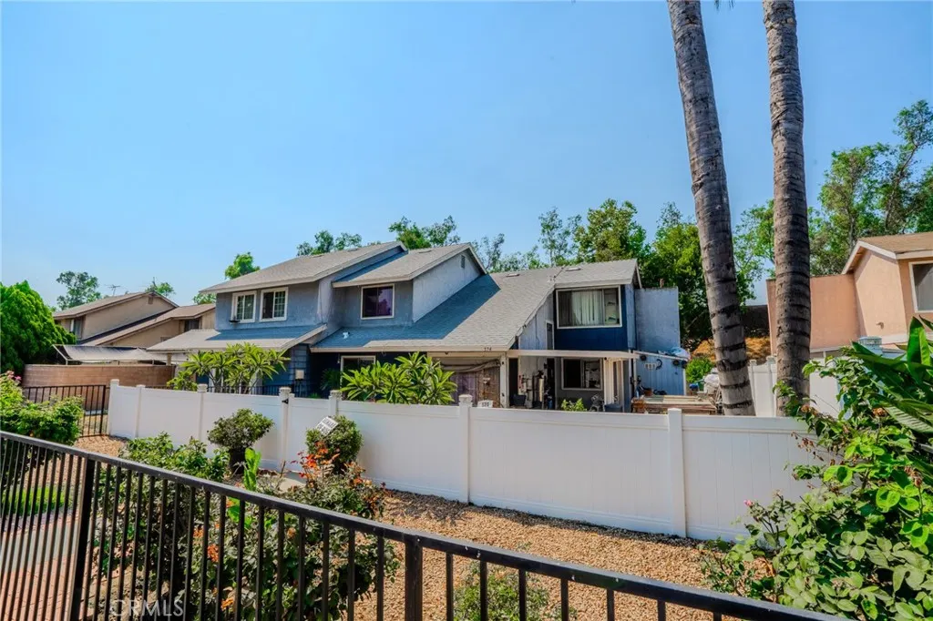 574 E Skylark Drive
